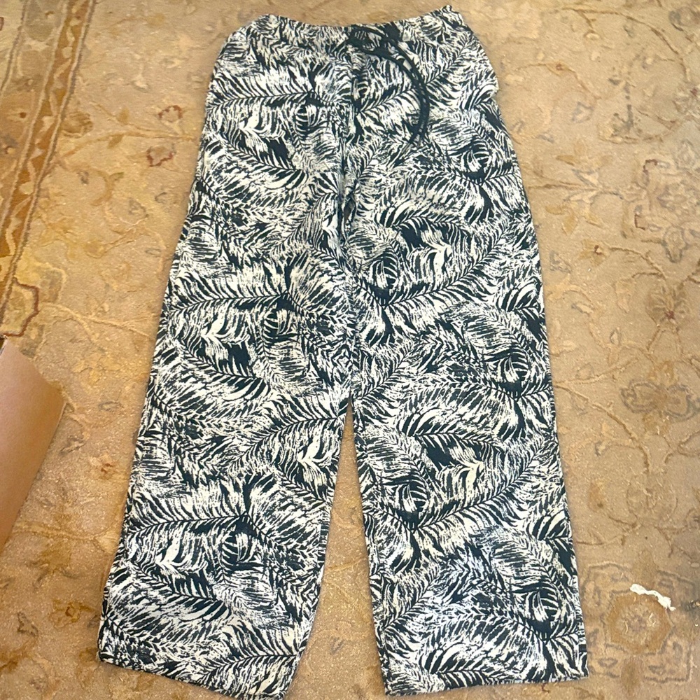PrettyLittleThing Monochrome Patterned Trousers